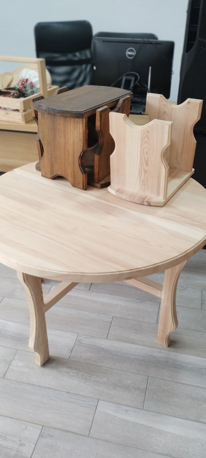 Vind masuta rotunda cu 6 taburete lemn natural