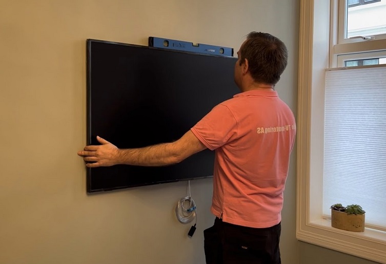 Montare televizor pe perete.Instalare televizor pe