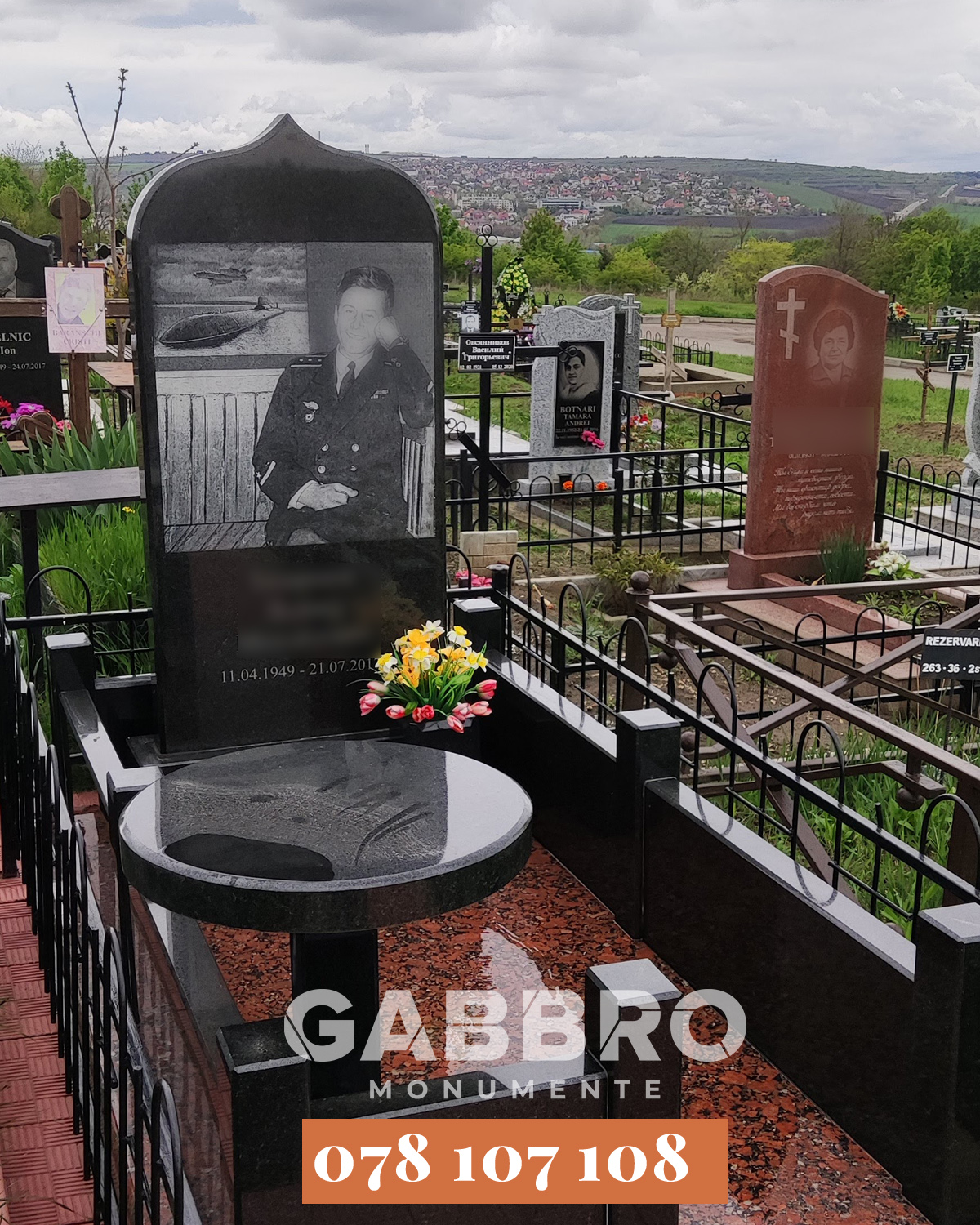 Monumente din granit de la producător