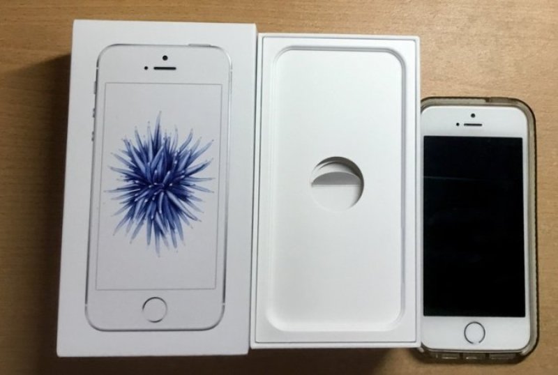 iPhone SE silver 32gb