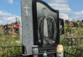 Monumente funerare din granit
