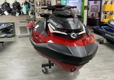 2025-Sea-Doo-RXT-X-325-red-02