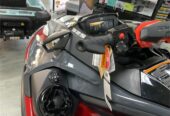 Sea-Doo RXT-X 325 Verde Manta/Roșu Aprins cu Remor