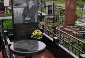 Monumente funerare din granit