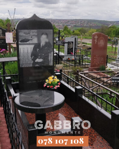 Monumente funerare din granit