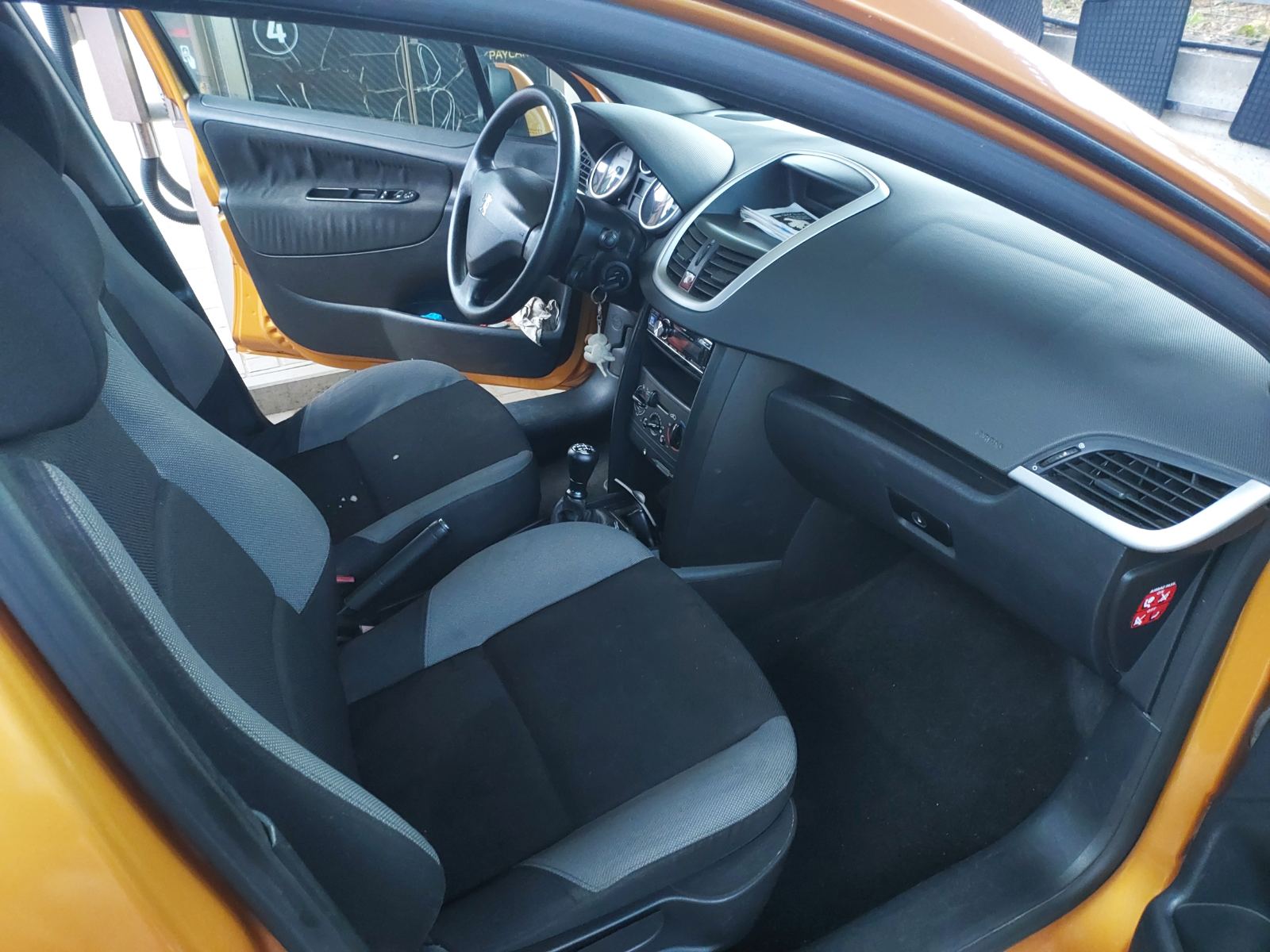 Самая продаваемая модель хэтчбек Peugeot 207