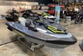 Sea-Doo RXT-X 325 Verde Manta/Roșu Aprins cu Remor