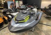 Sea-Doo RXT-X 325 Verde Manta/Roșu Aprins cu Remor