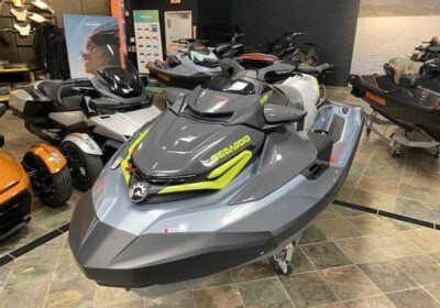 another-2025-Sea-Doo-RXT-X-325-Manta-green-006