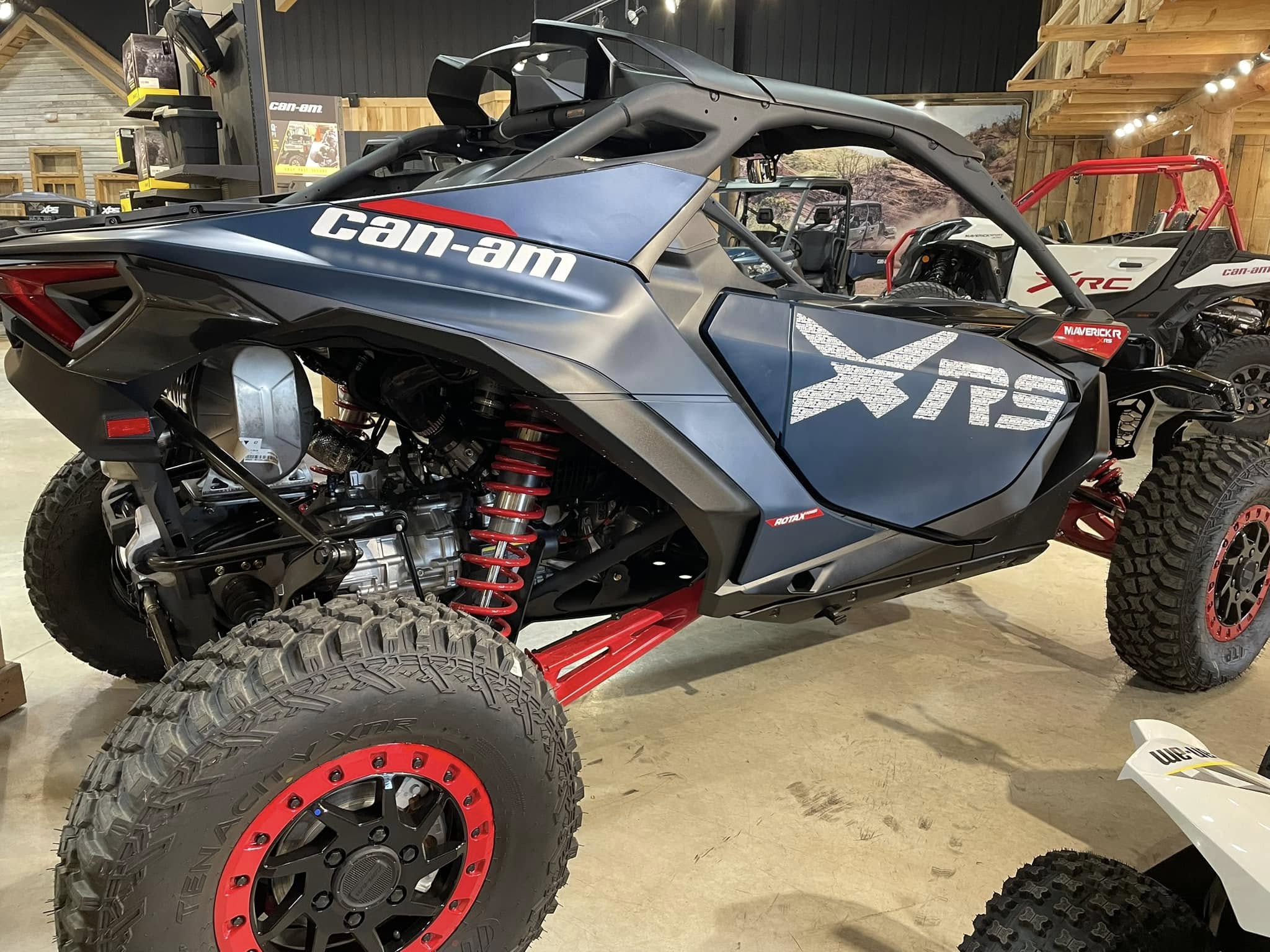 Can-Am Maverick R X RS SAS (Smart Shocks) din 2025