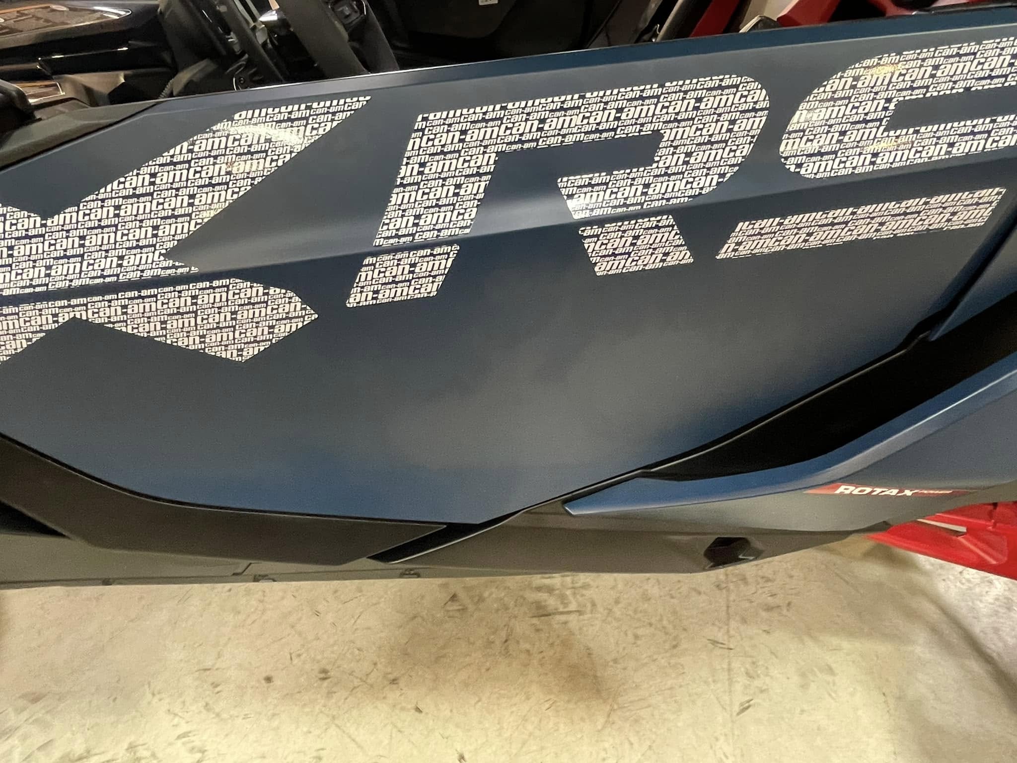 Can-Am Maverick R X RS SAS (Smart Shocks) din 2025