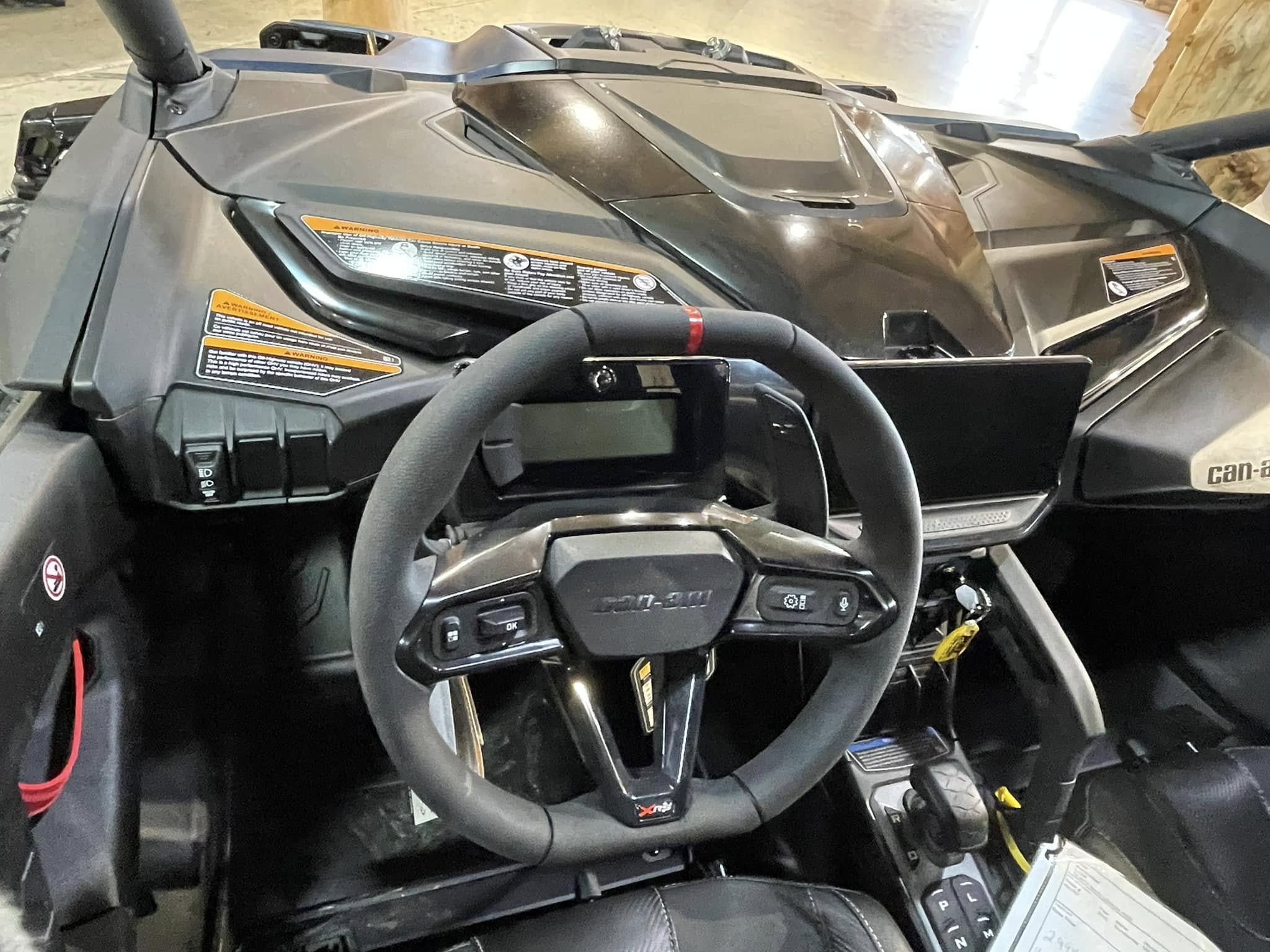 Can-Am Maverick R X RS SAS (Smart Shocks) din 2025