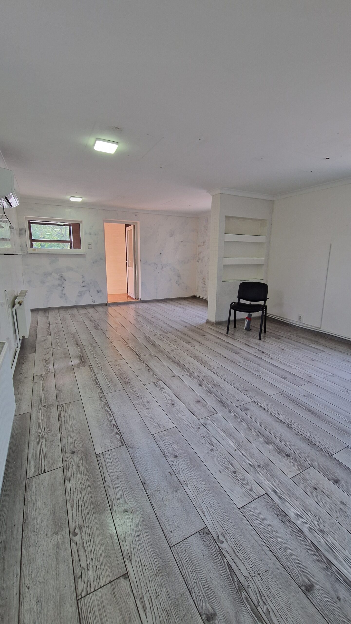 Аренда 60 м² в Бельцах, первая линия, офис/салон