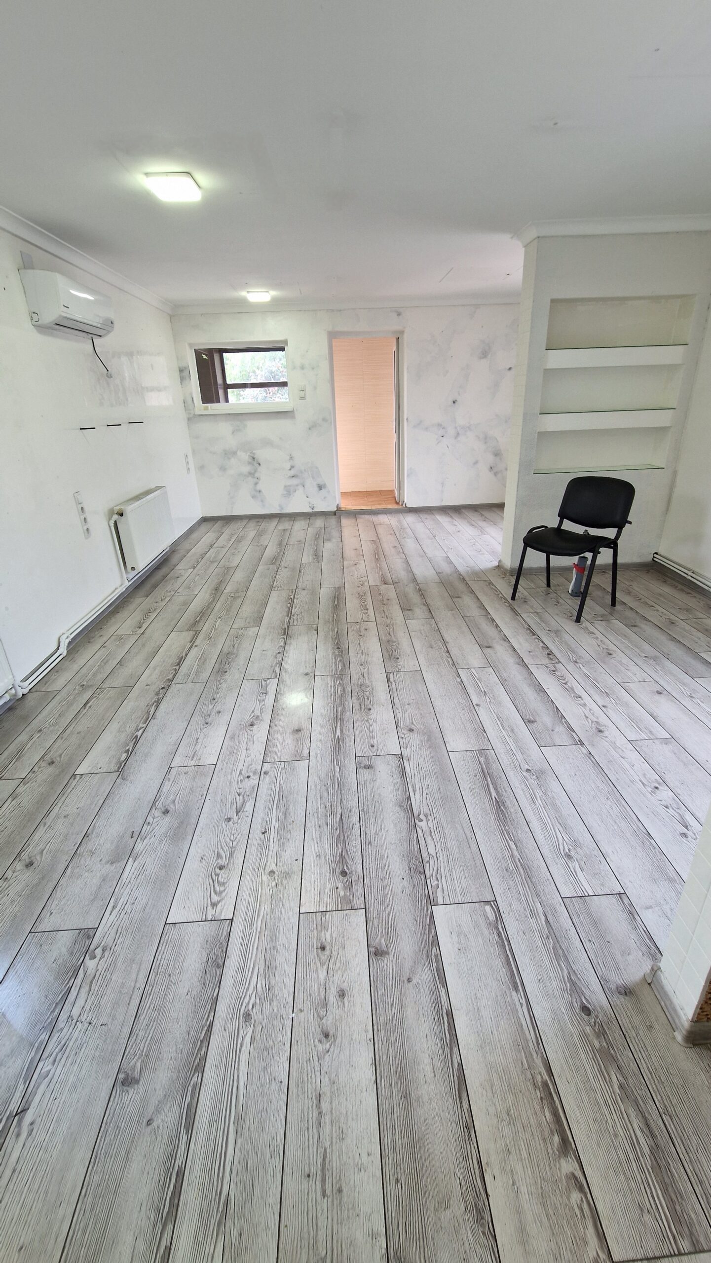 Аренда 60 м² в Бельцах, первая линия, офис/салон