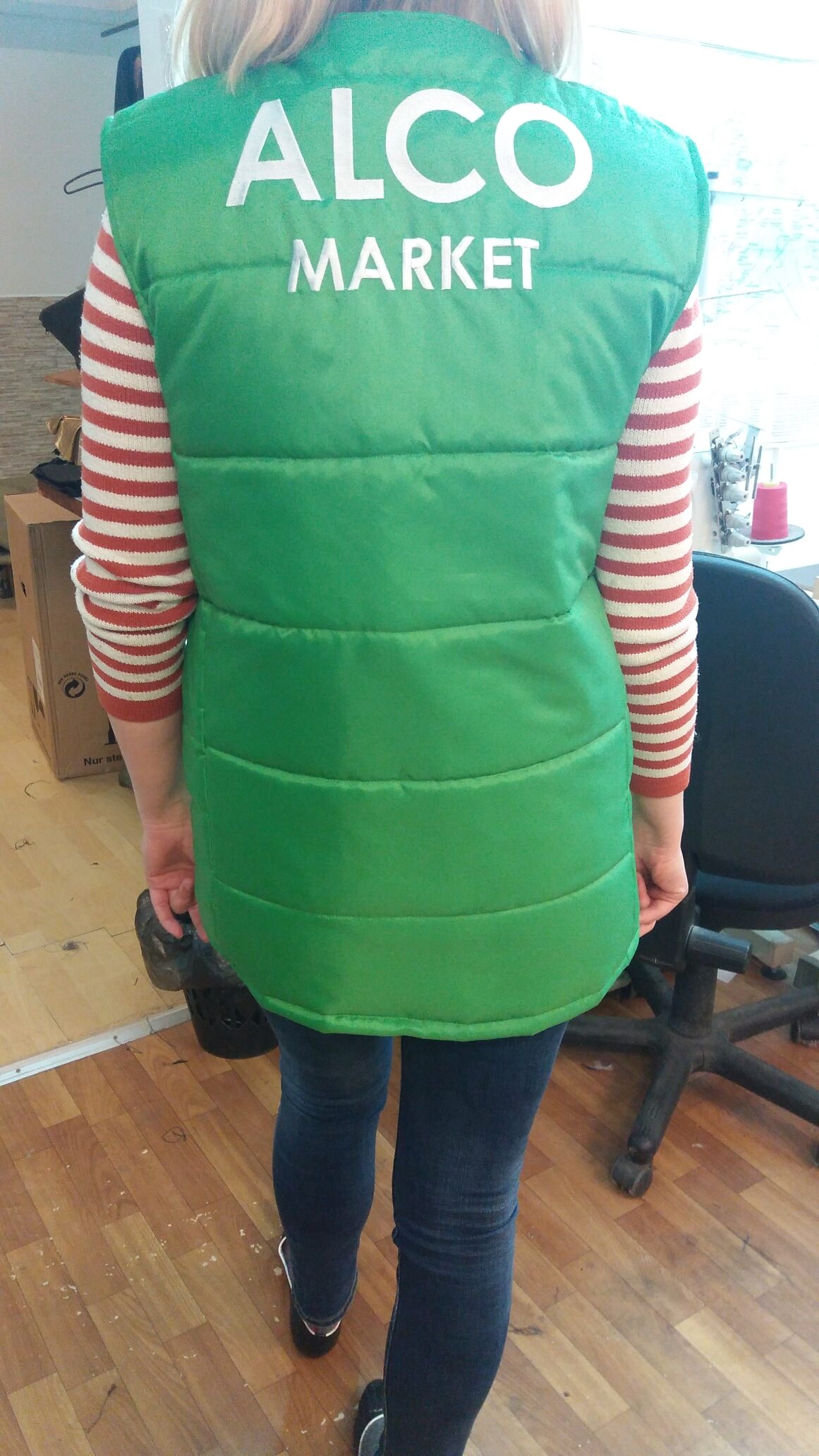 Изготавливаем на заказ жилеты, фартуки, спецодежду