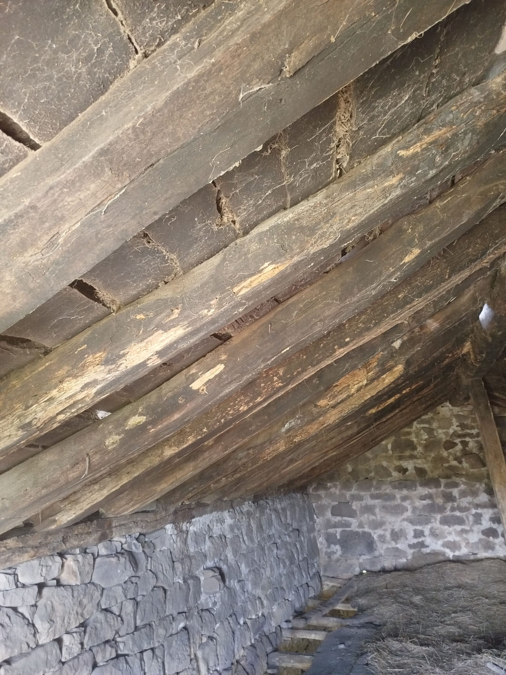 Ремонт двускатной крыши в домике 10 на 7м