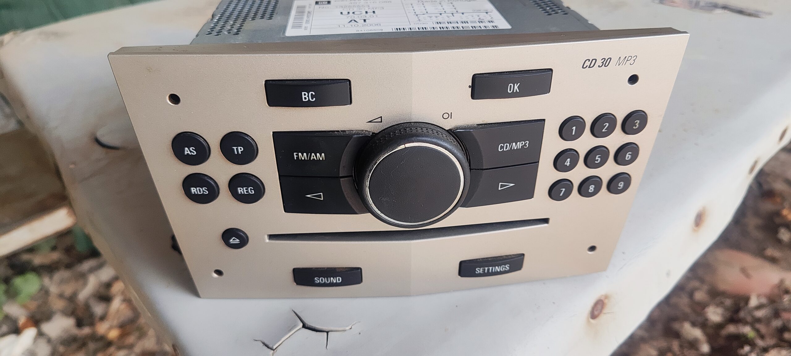 Продам штатную автомагнитолу на Opel Astra H