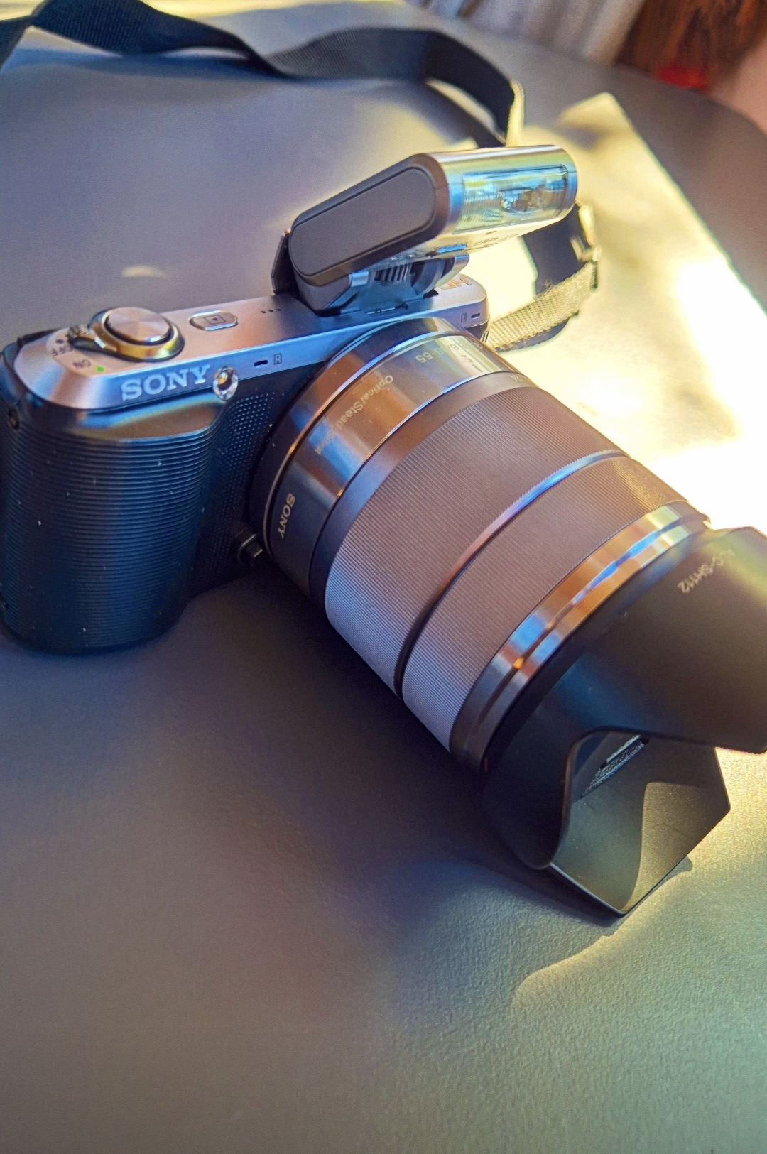 Продаётся цифровя беззеркальная камера SONY NEX-C3