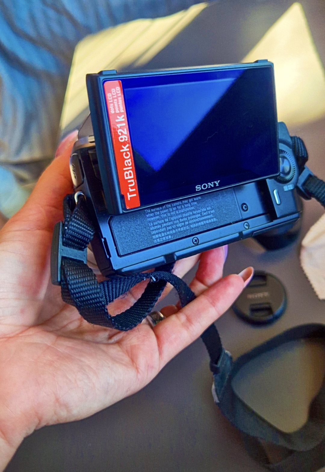 Продаётся цифровя беззеркальная камера SONY NEX-C3