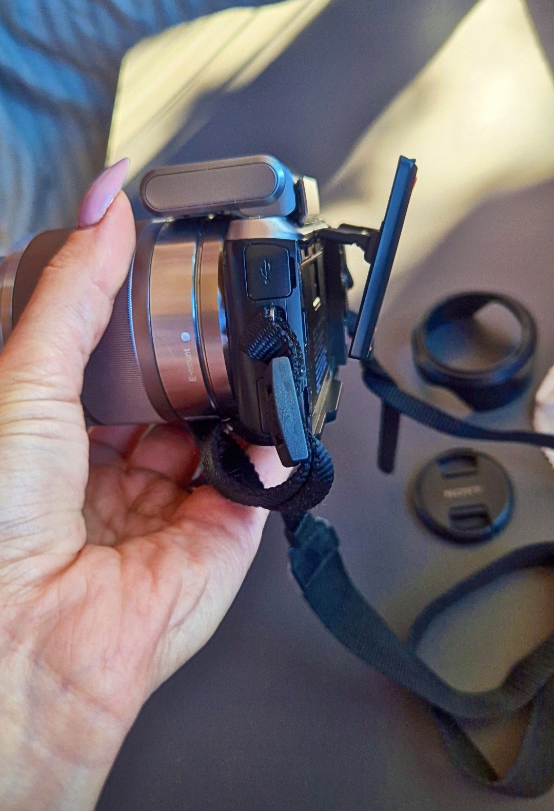 Продаётся цифровя беззеркальная камера SONY NEX-C3