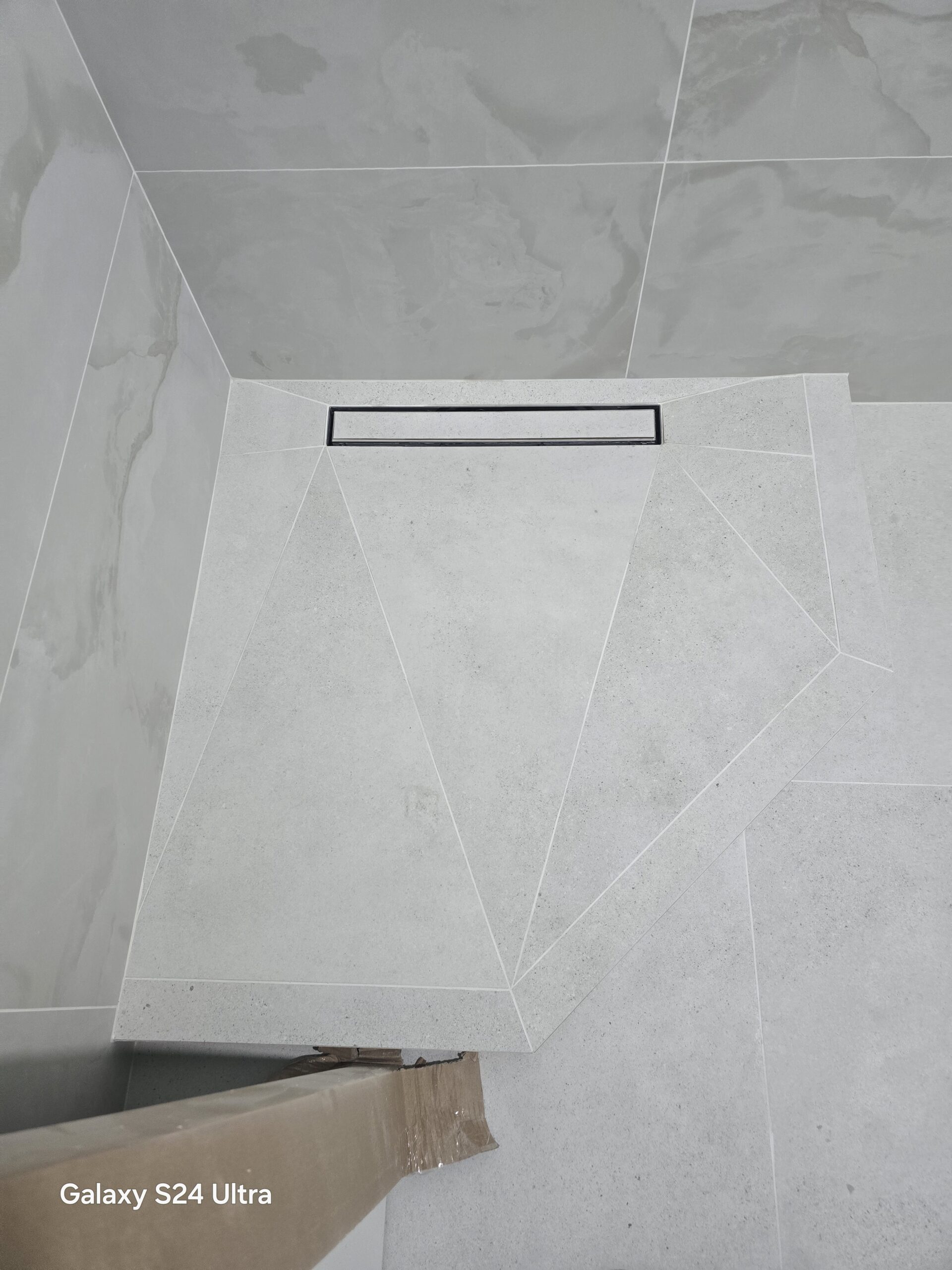 Montator de gresie si fainta