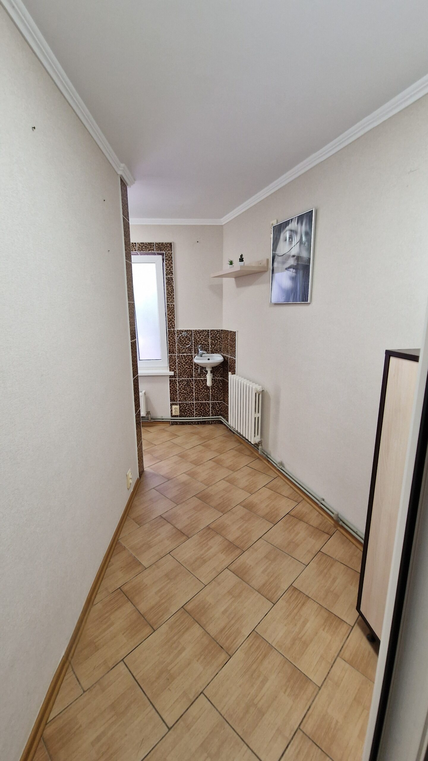 Аренда 60 м², офис/салон/услуги, 1-я линия— Бельцы