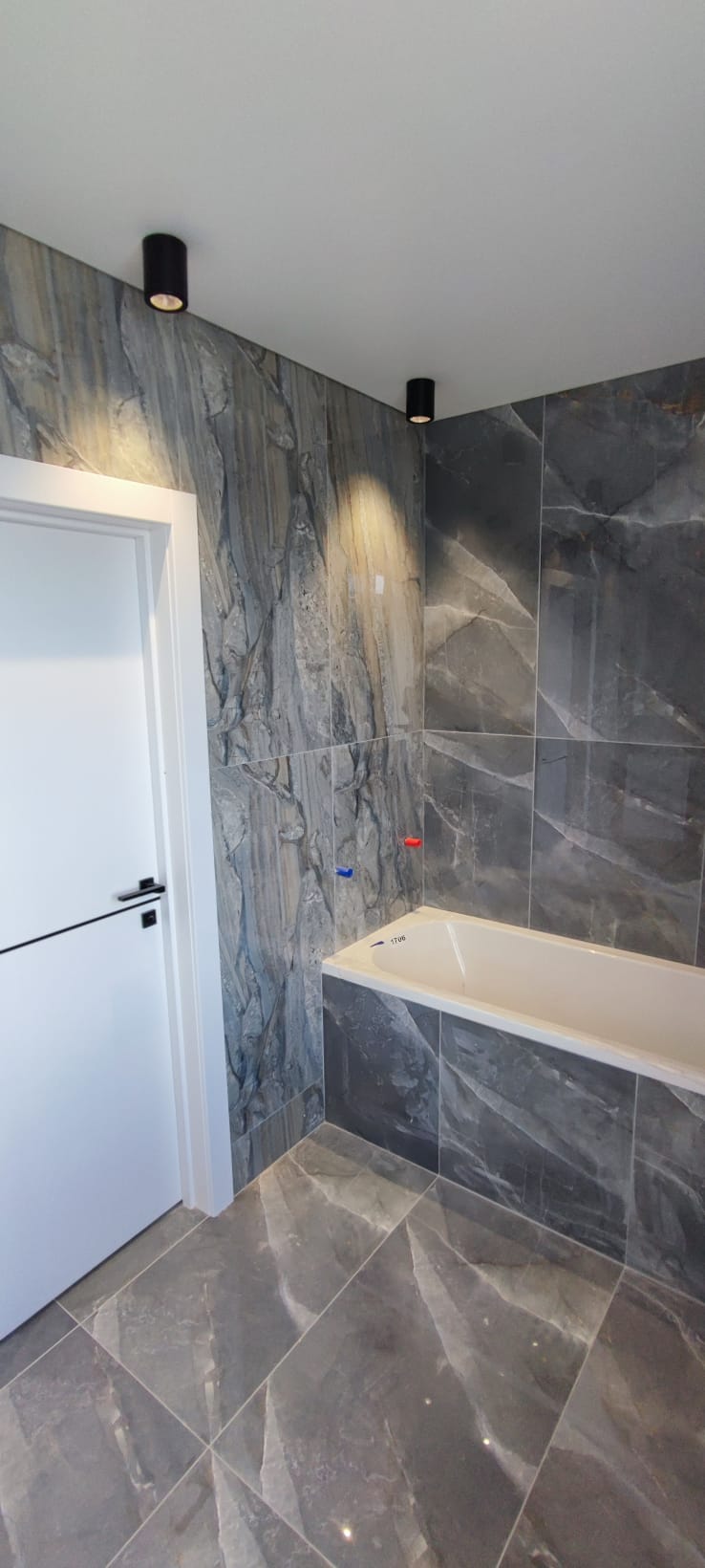 Montator de gresie si fainta