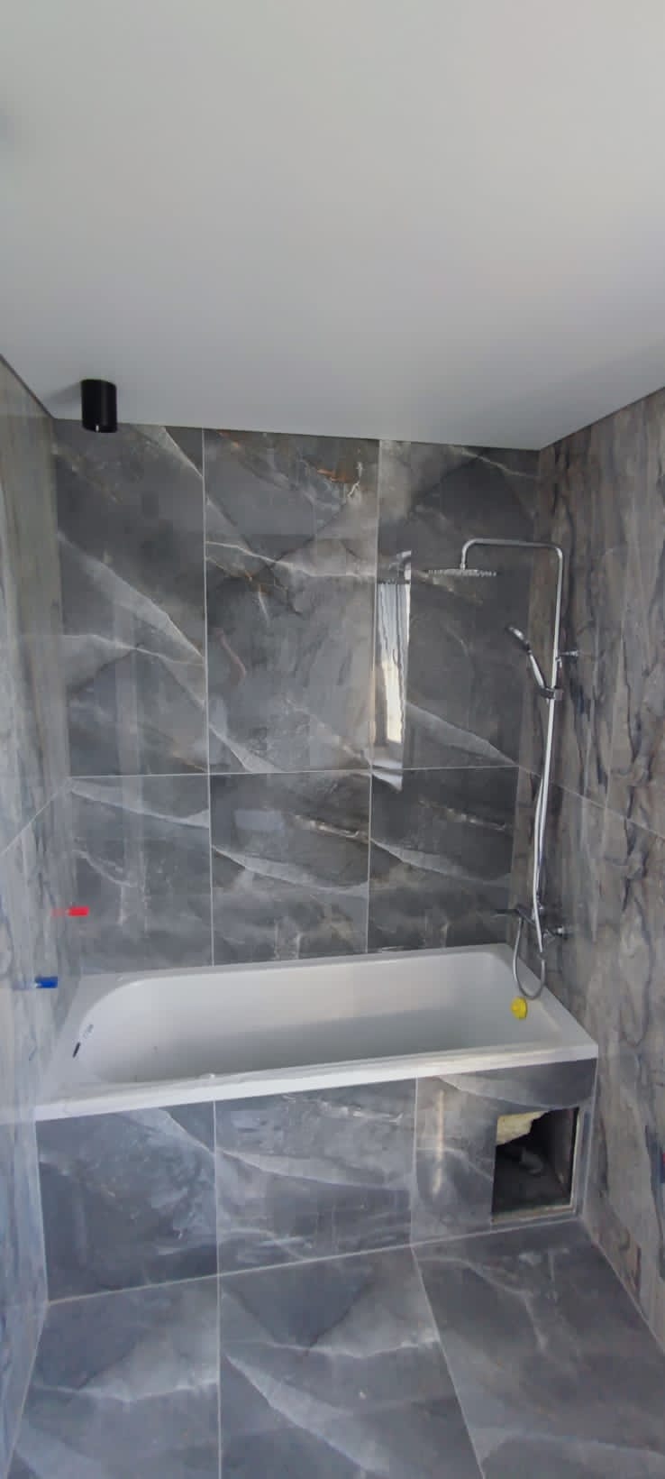 Montator de gresie si fainta