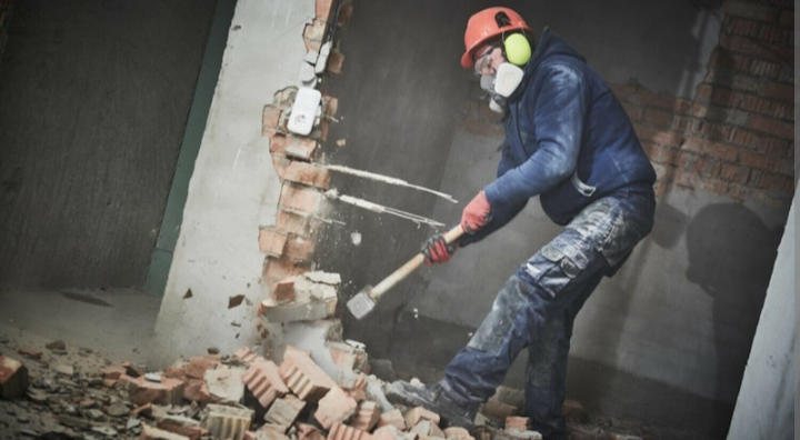 Виды услуг: Демонтажные работы, подъем спуск матер