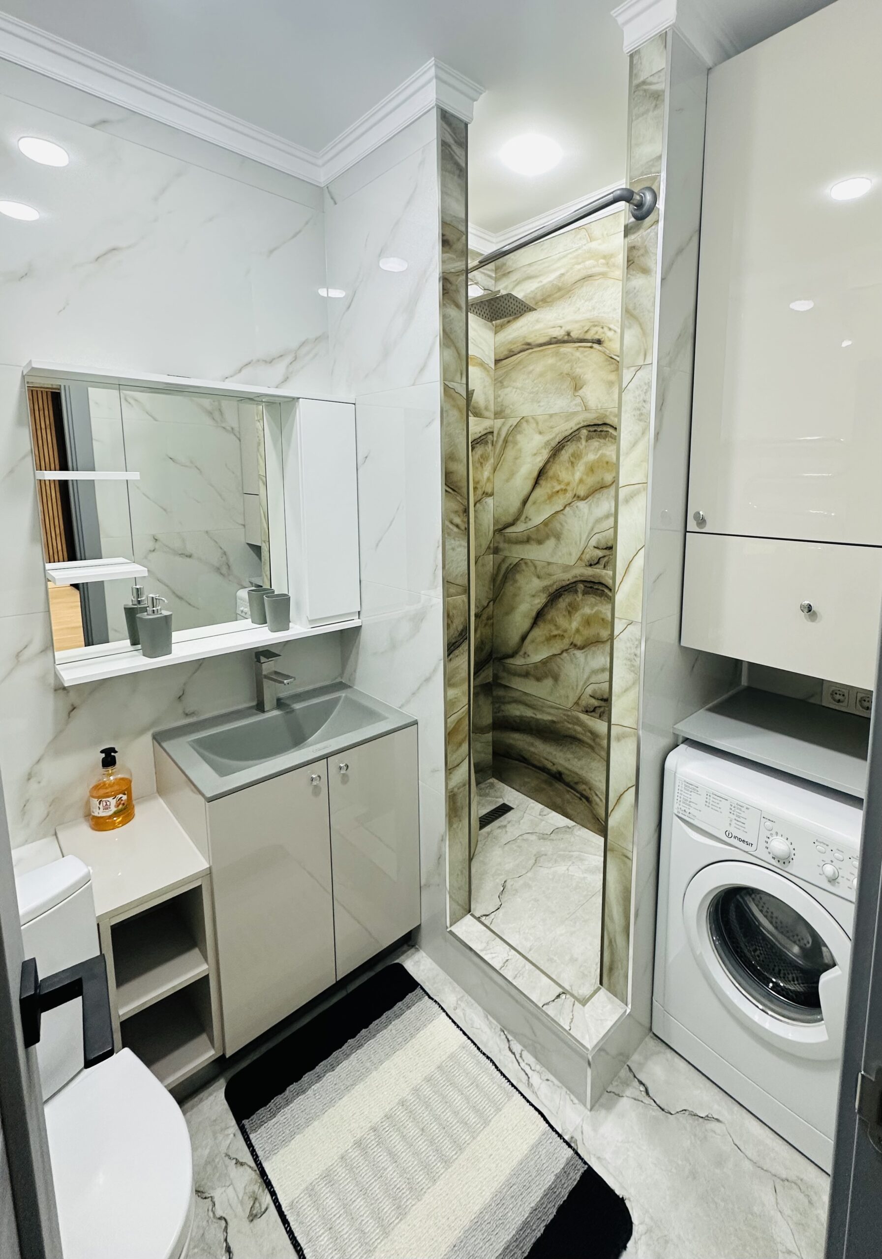 Dau în chirie apartament cu o camera