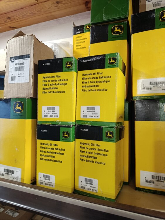 Фильтра масляные на John Deere