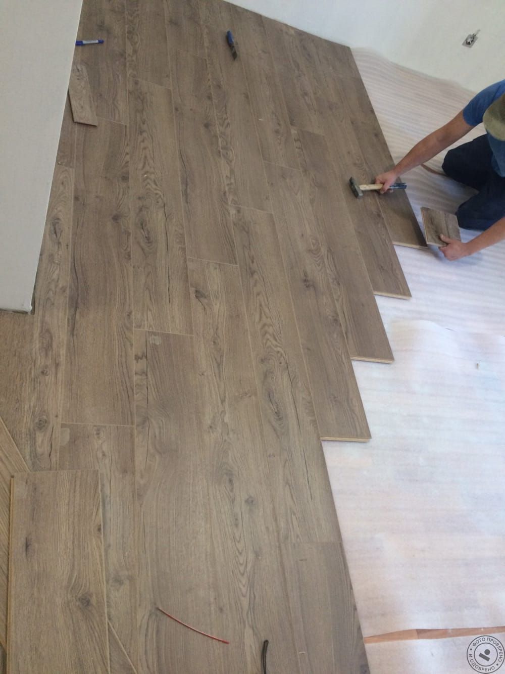 Укладка ламината, плинтуса
