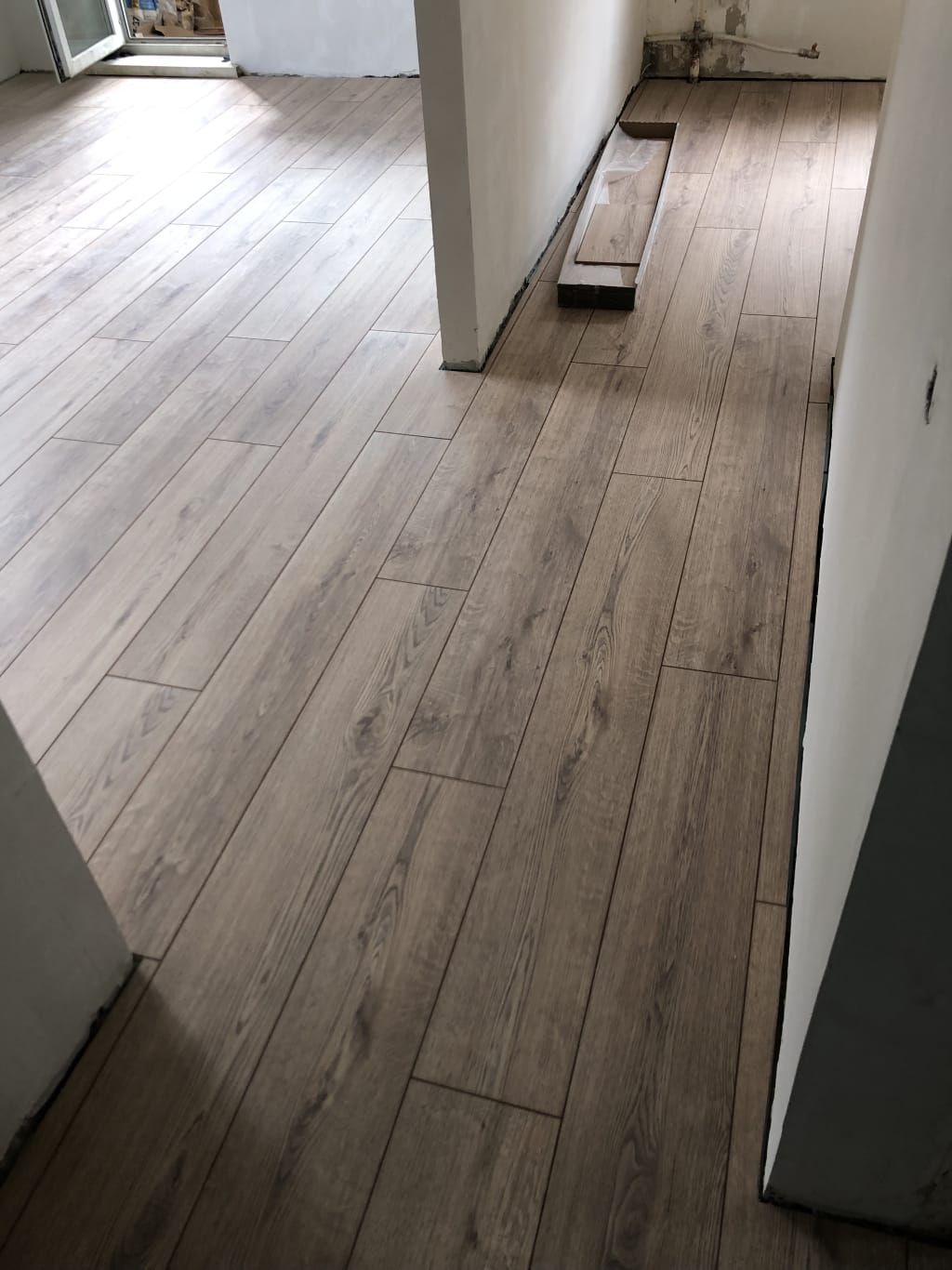 Укладка ламината, плинтуса