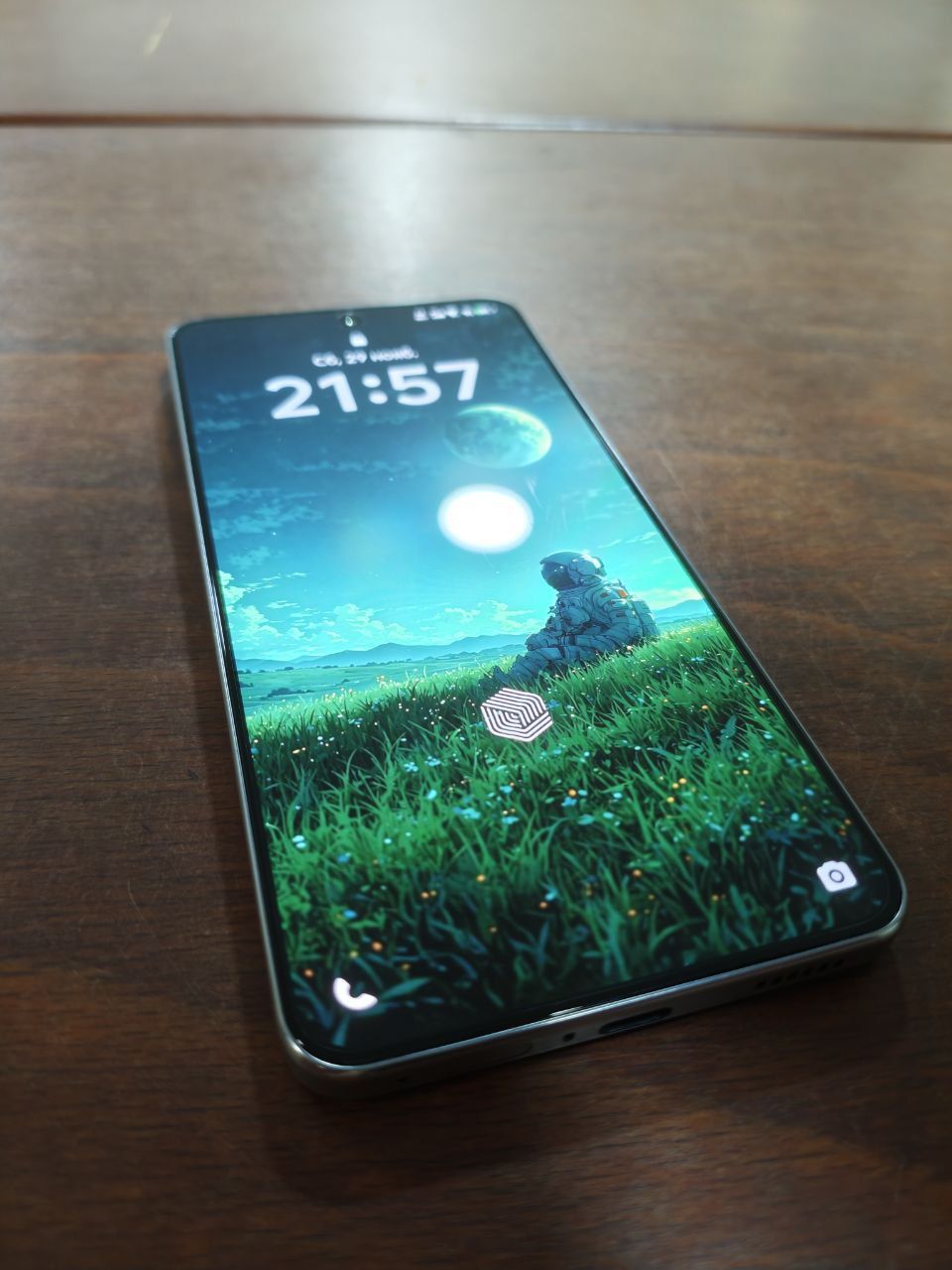 Продаю iQOO Neo 10 (China) — 12/256 ГБ, оранжевый.