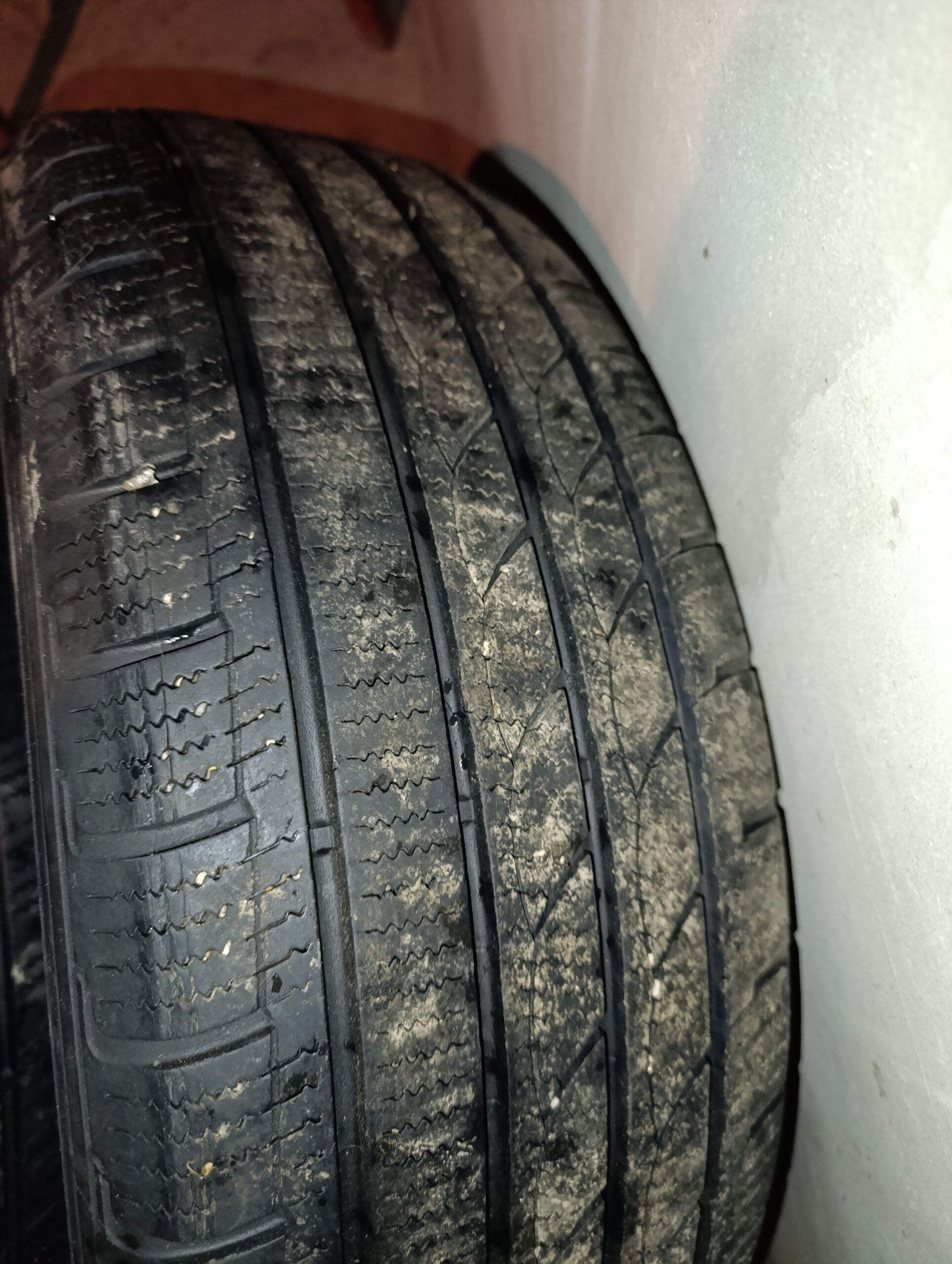 Продам шины R17 или обменяю на что-то поменьше