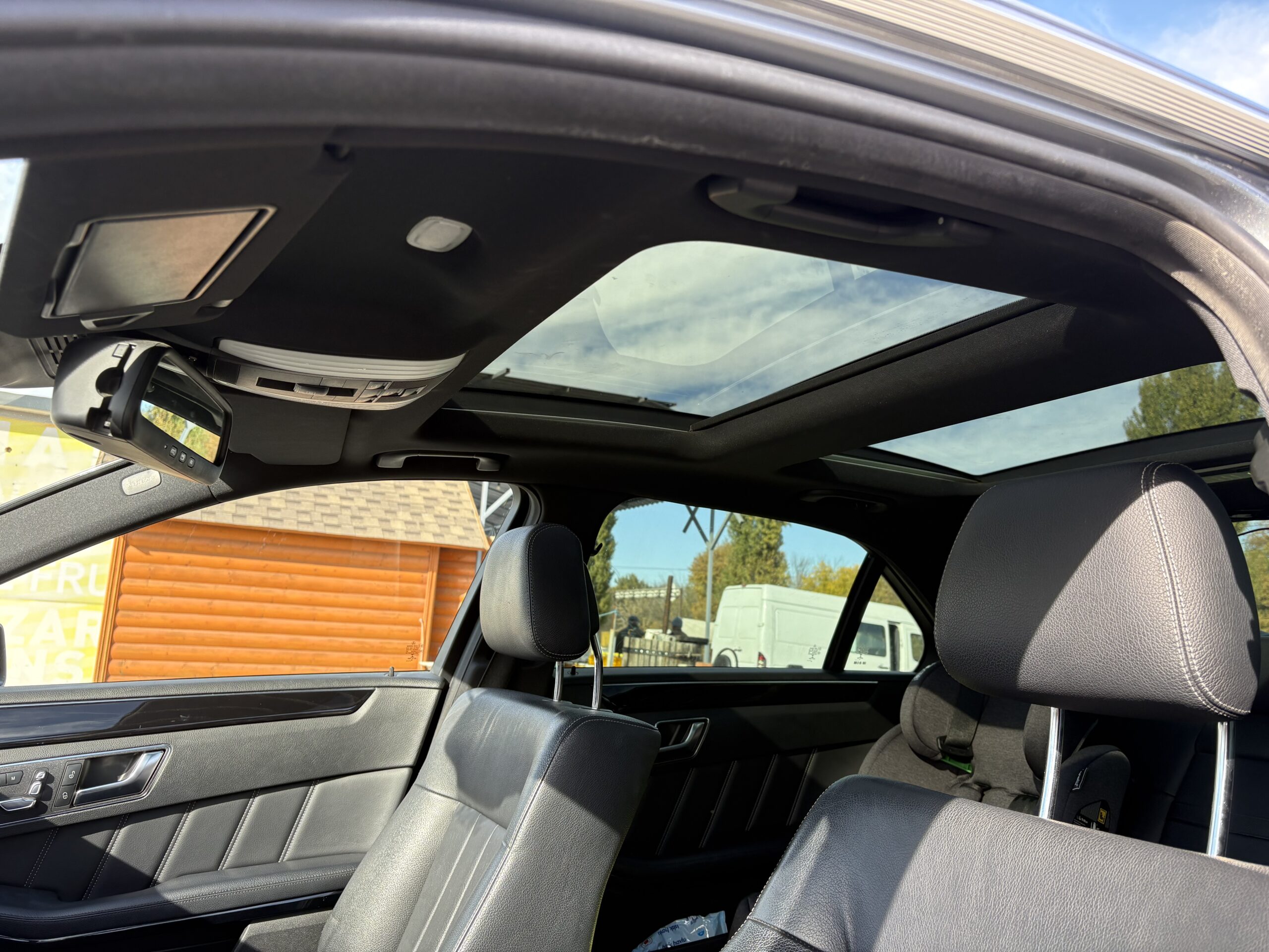 Продается мерседес E 250