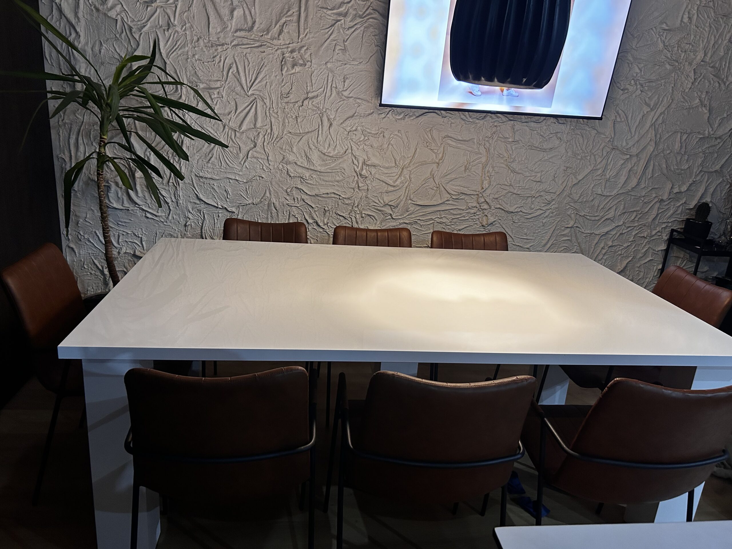 Vind masa mare cu 8 scaune noi