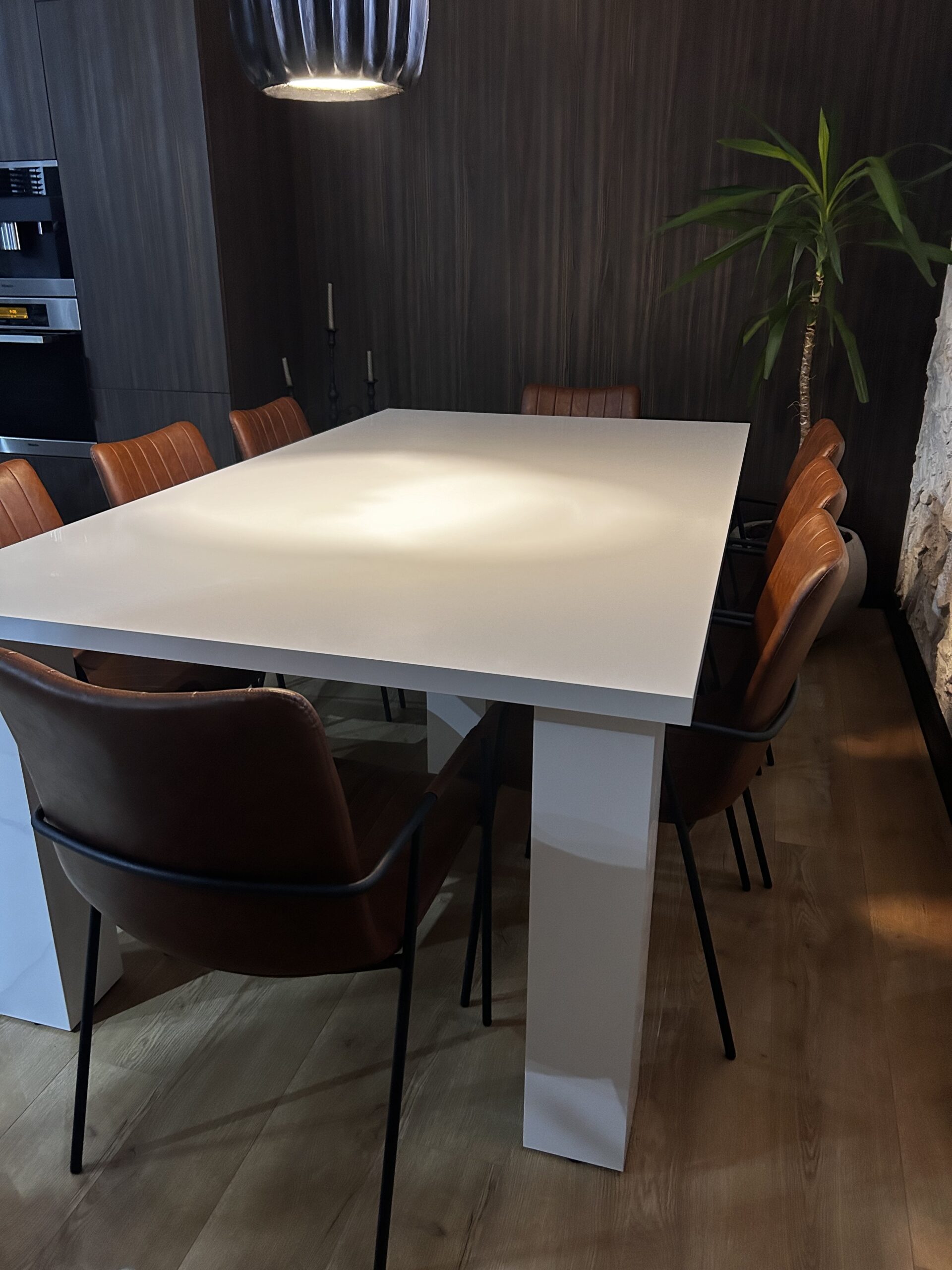 Vind masa mare cu 8 scaune noi