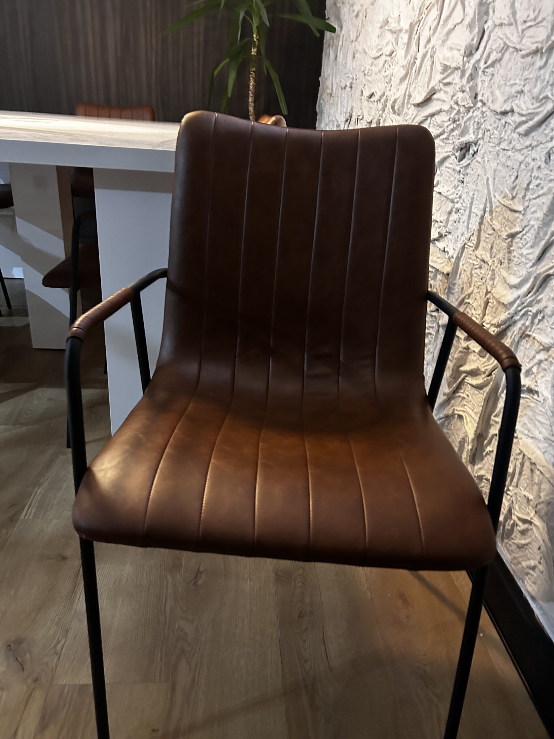 Vind masa mare cu 8 scaune noi