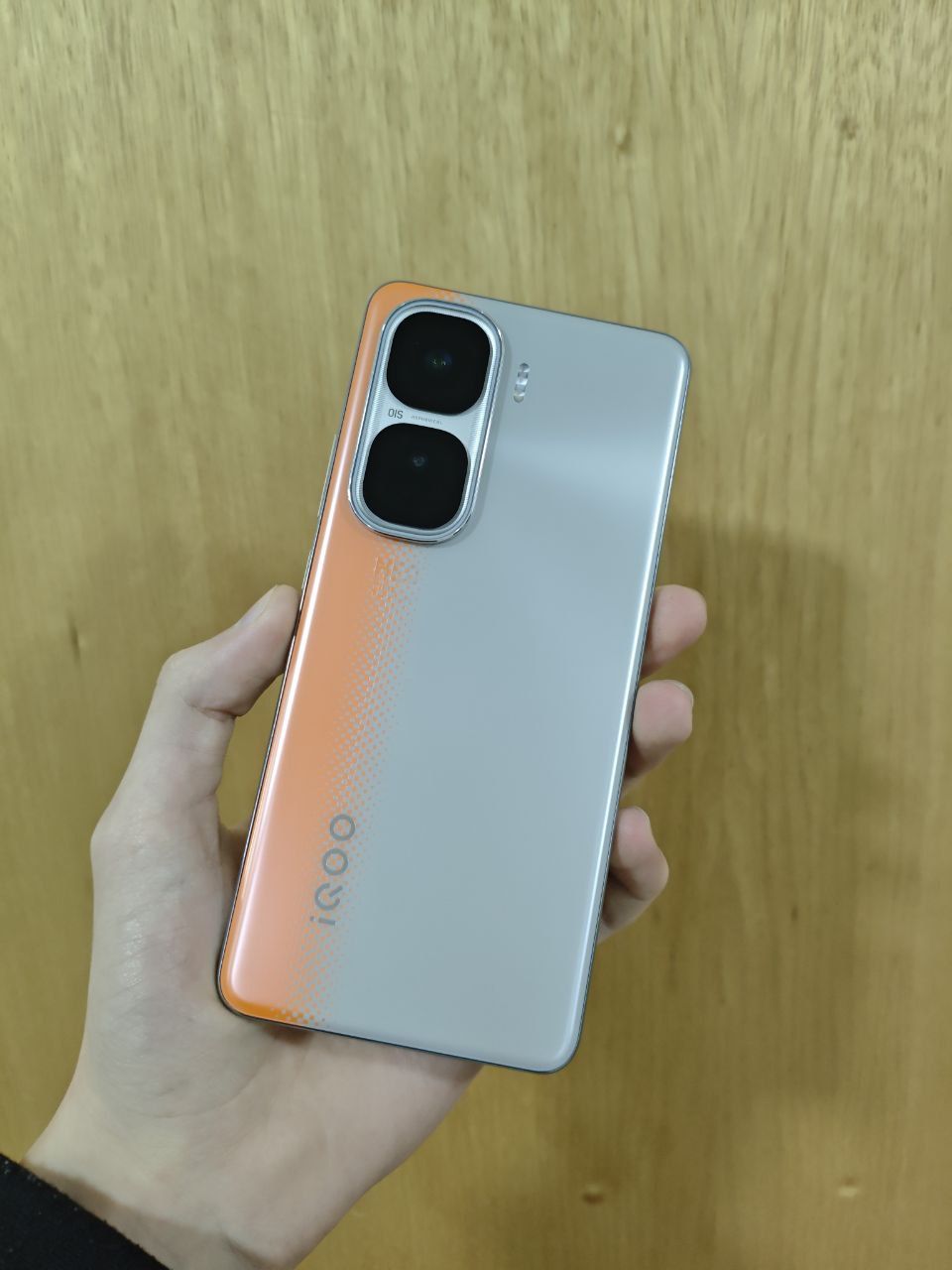 Продаю iQOO Neo 10 (China) — 12/256 ГБ, оранжевый.