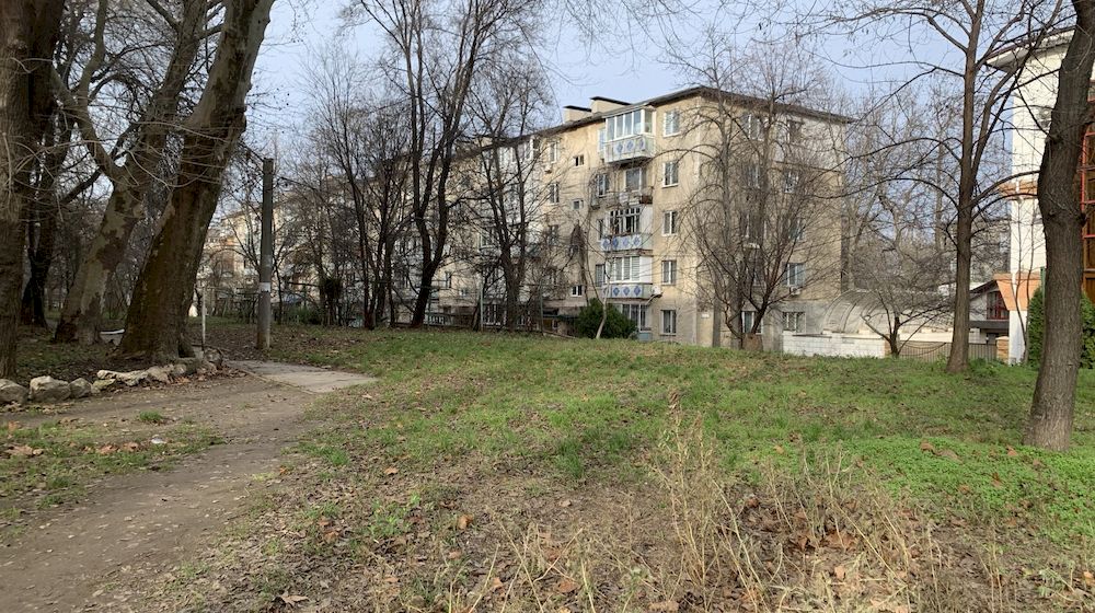 Продается 4 комнатная квартира в Кишиневе.