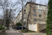 Продается 4 комнатная квартира в Кишиневе.