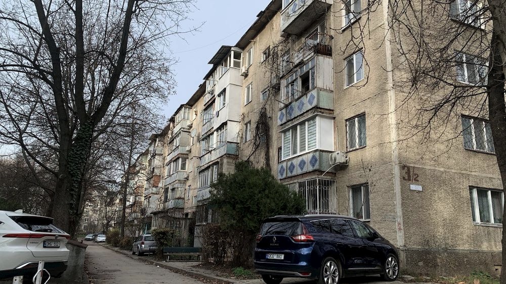 Продается 4 комнатная квартира в Кишиневе.