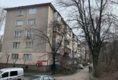 Продается 4 комнатная квартира в Кишиневе.