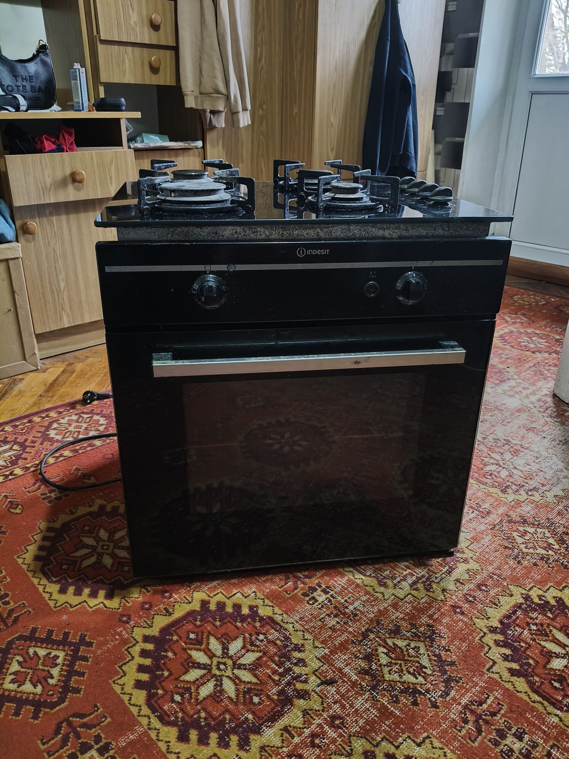 Se vinde urjent este în stare buna