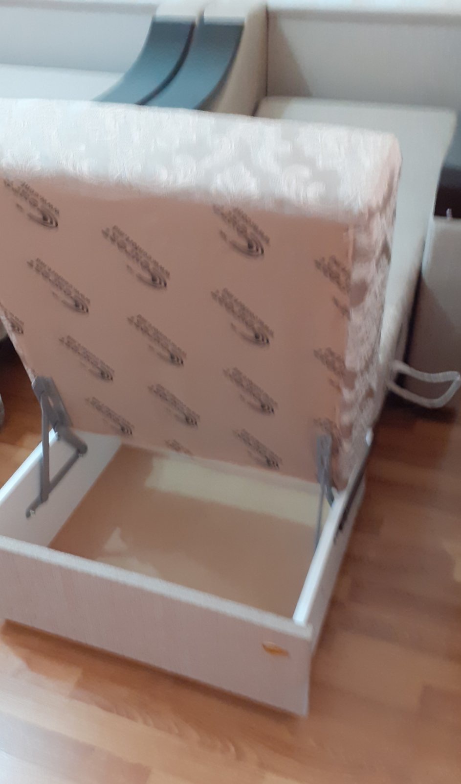 Продам 2 кресла, новые. Цена за оба — 7 000 леев