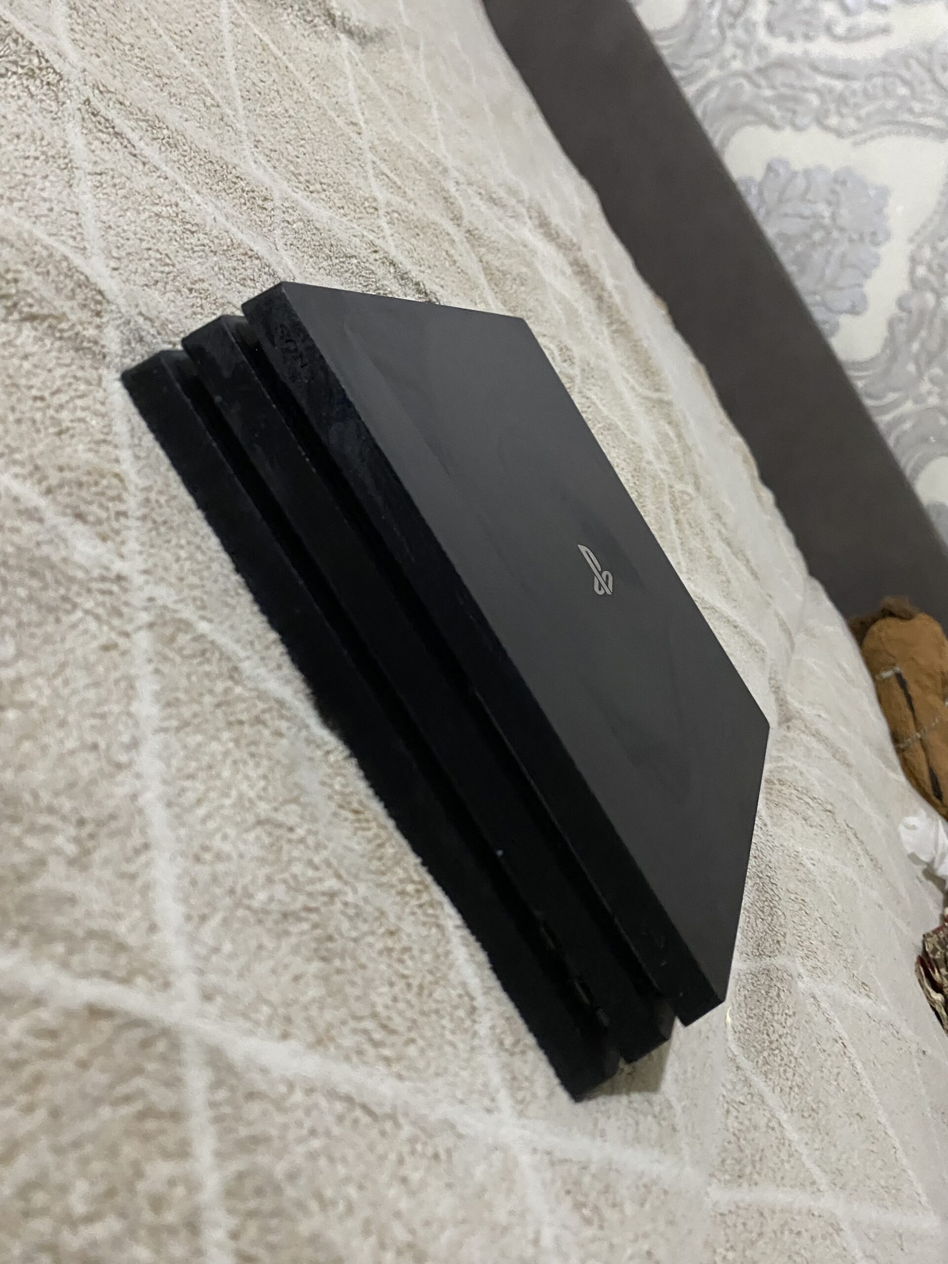 Продаю PlayStation 4 Pro 1T вместе с аккаунтам
