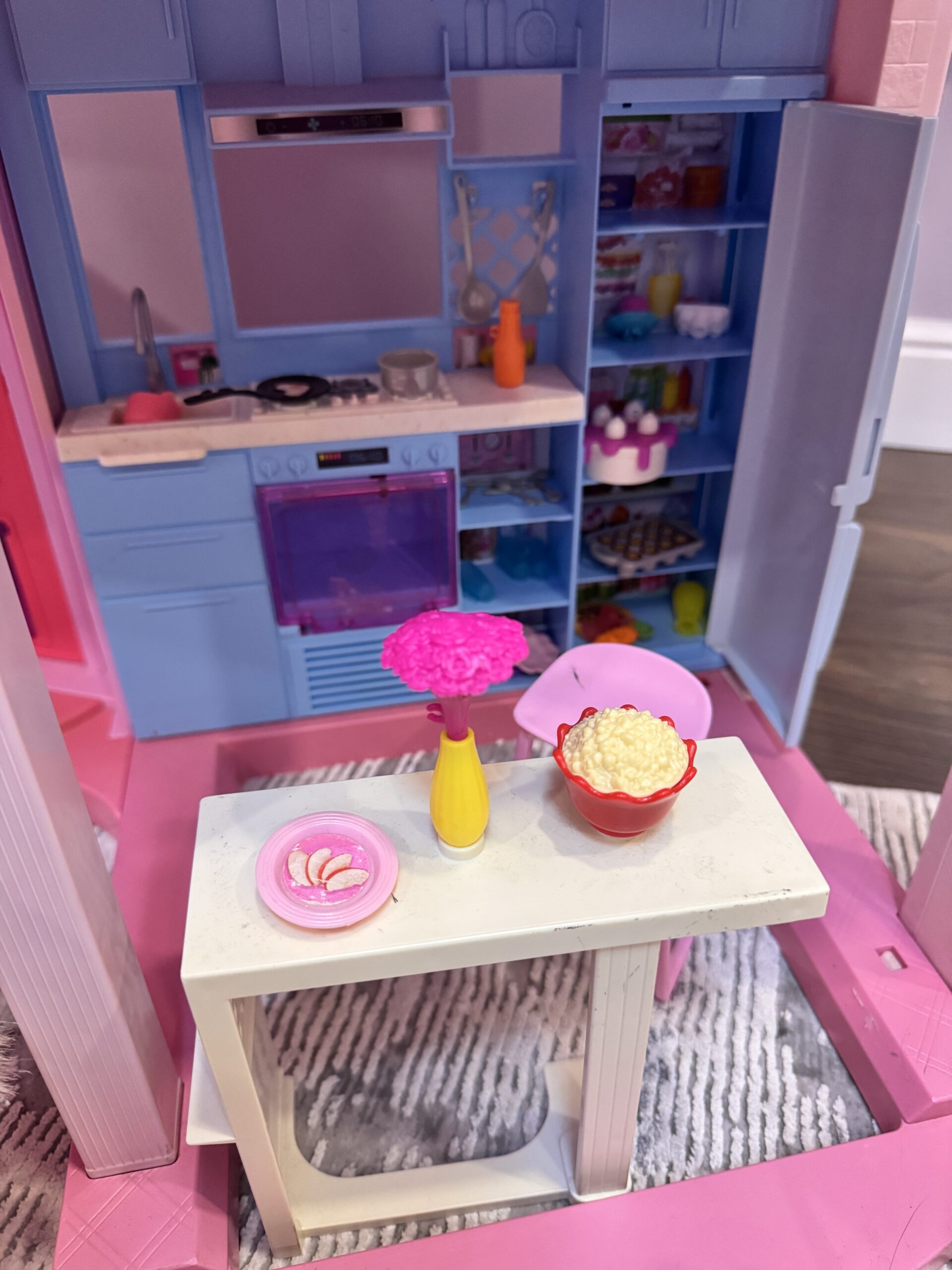 Casă Barbie originală – 3 etaje practic nouă