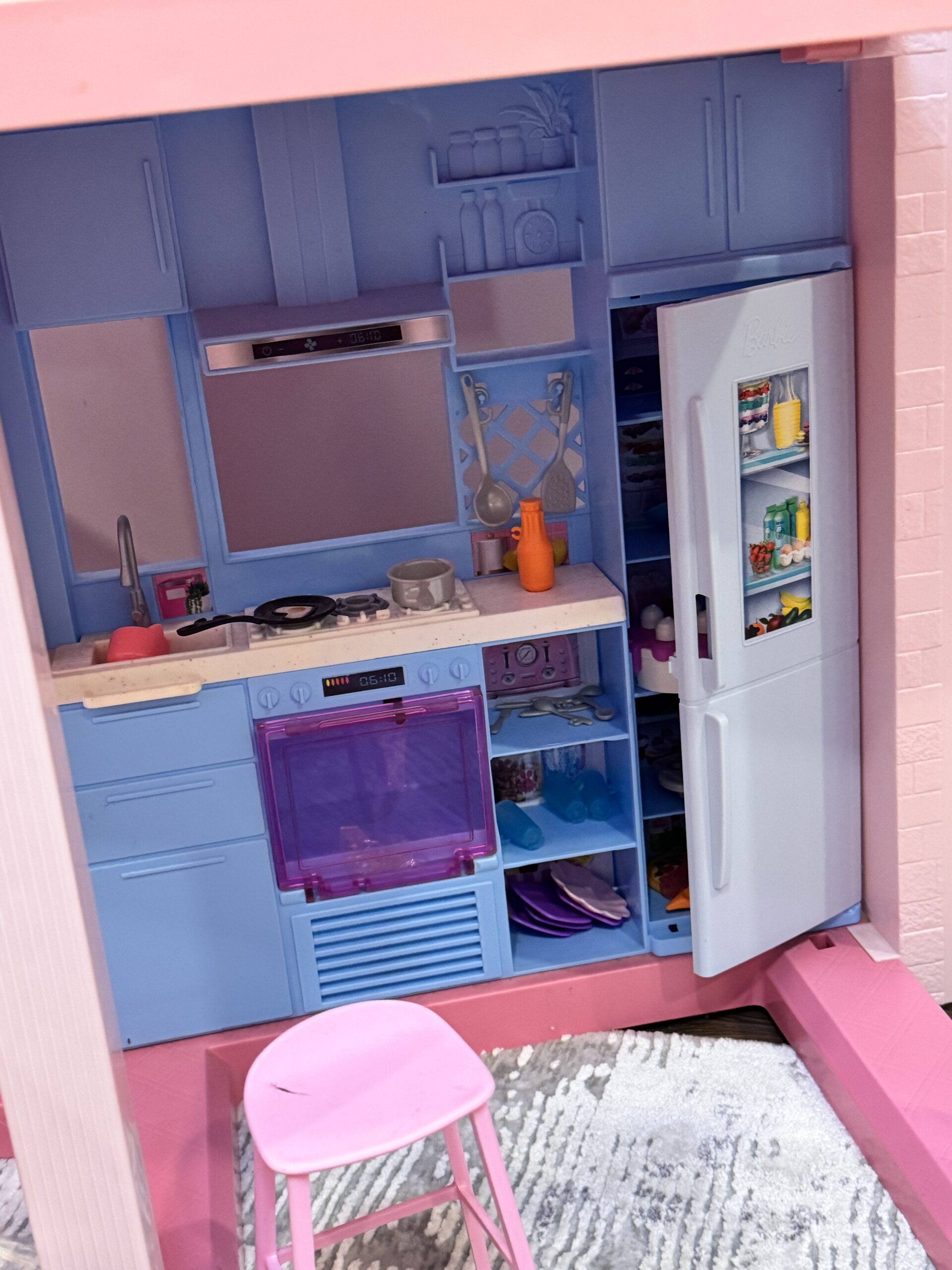 Casă Barbie originală – 3 etaje practic nouă