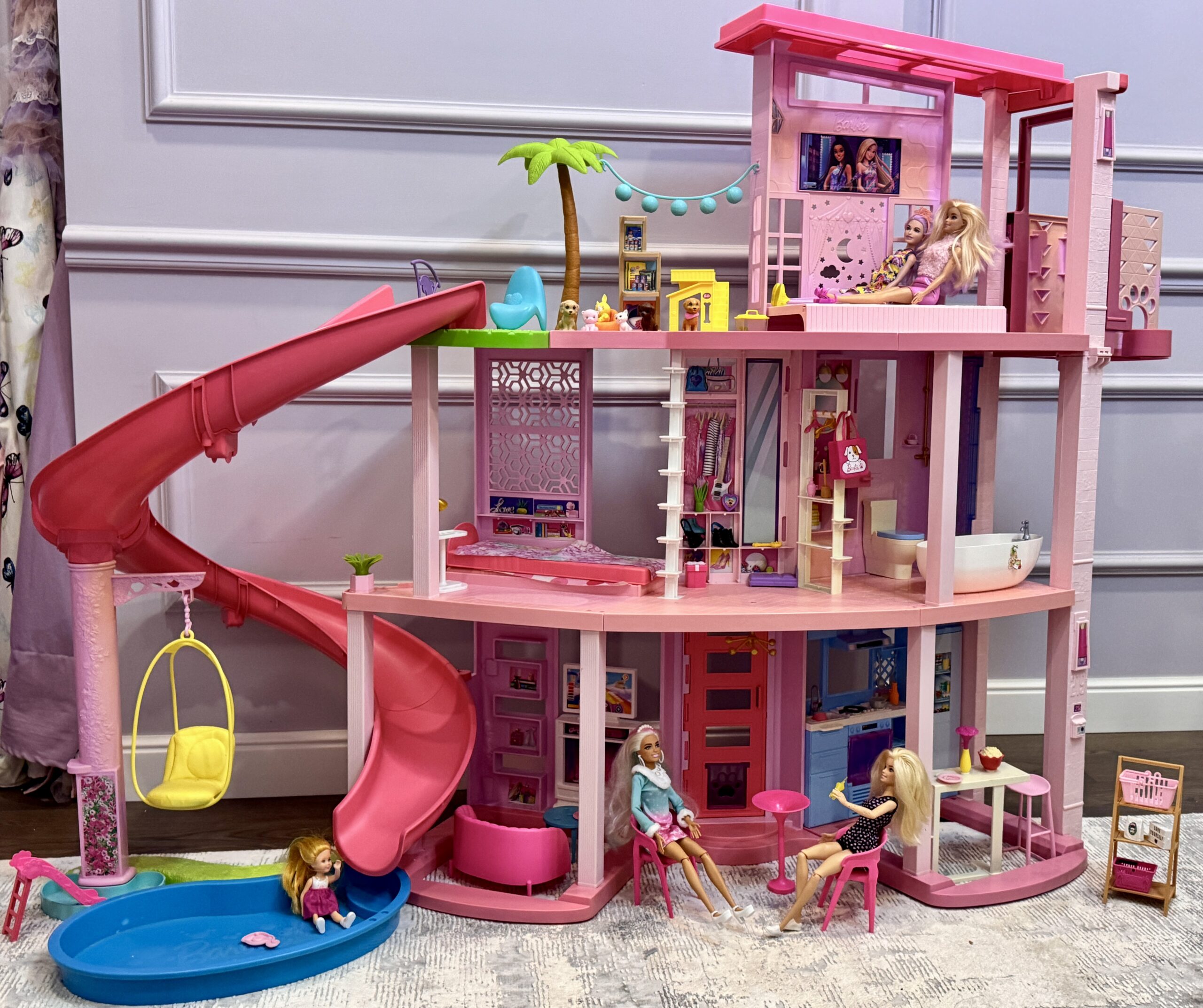 Casă Barbie originală – 3 etaje practic nouă